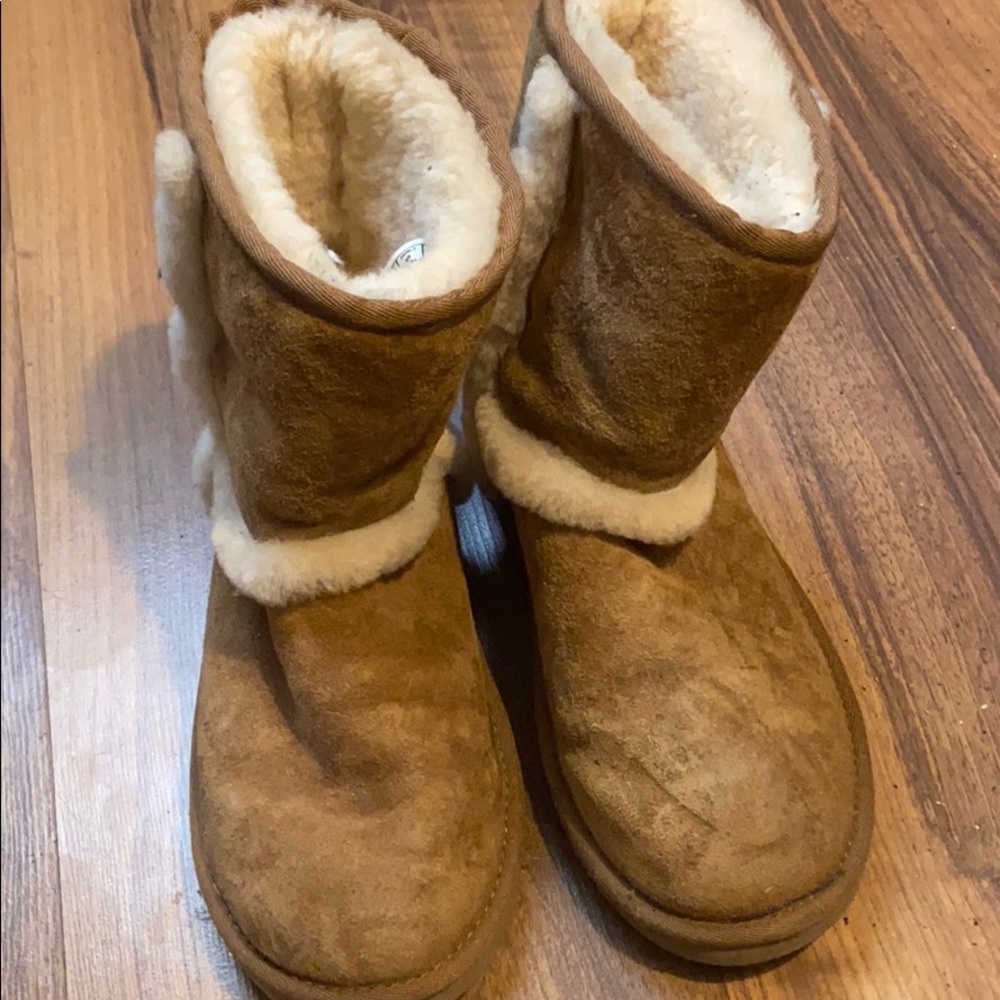 Children size 4 UGG boots